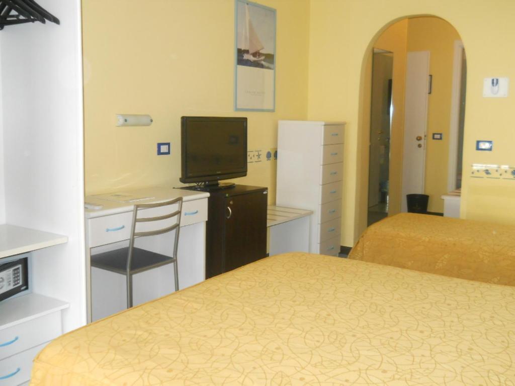 Hotel Solemare Альбенга Номер фото